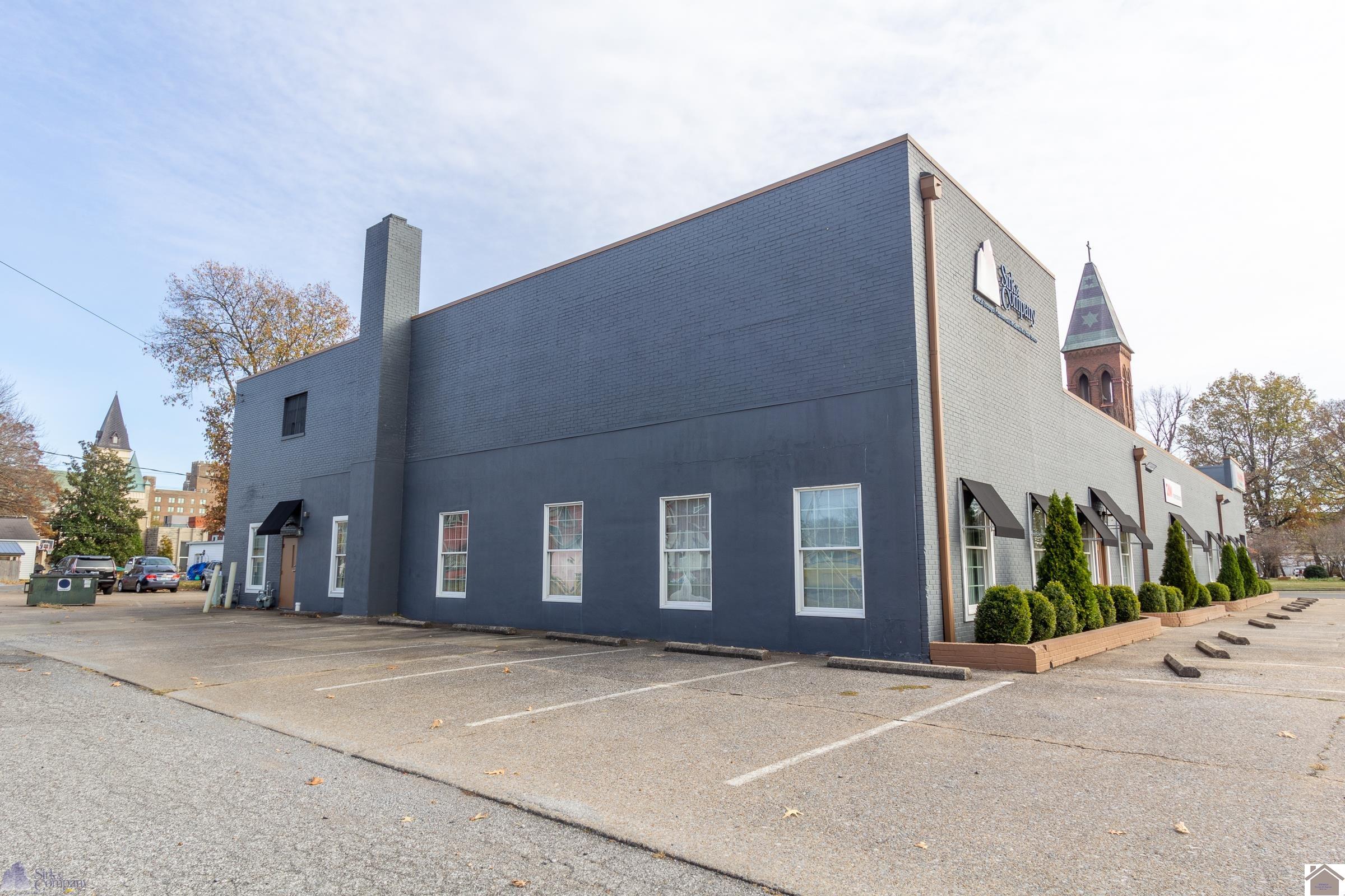 823 Broadway