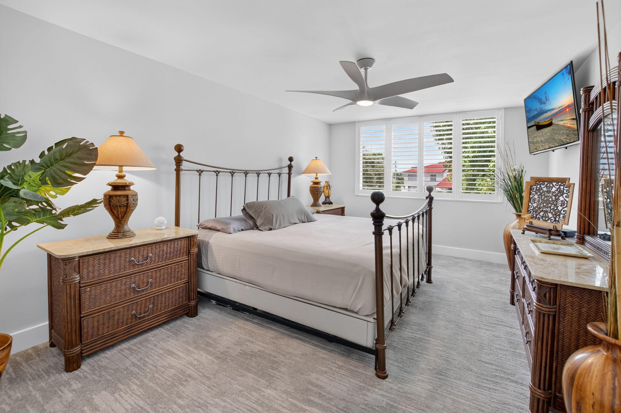 104 HALF MOON Circle D2