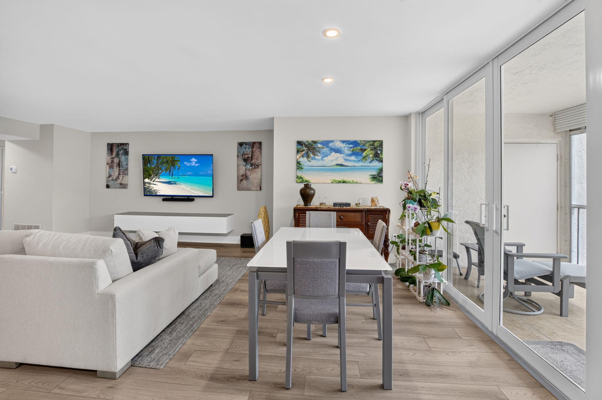 104 HALF MOON Circle D2