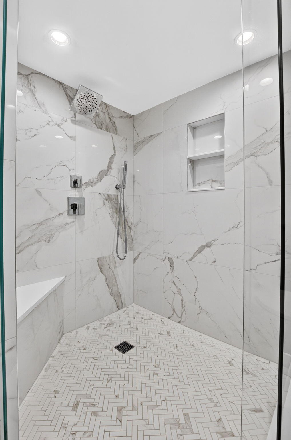 104 HALF MOON Circle D2