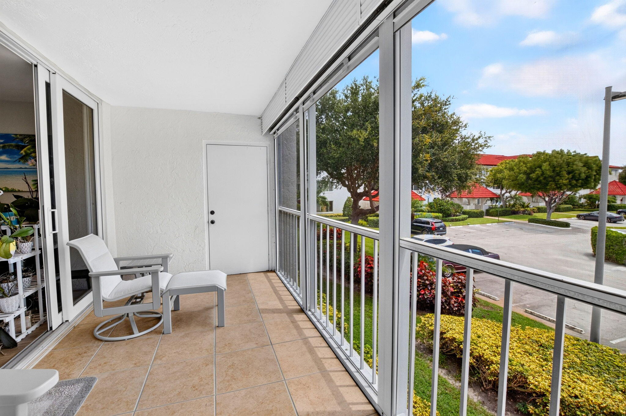 104 HALF MOON Circle D2