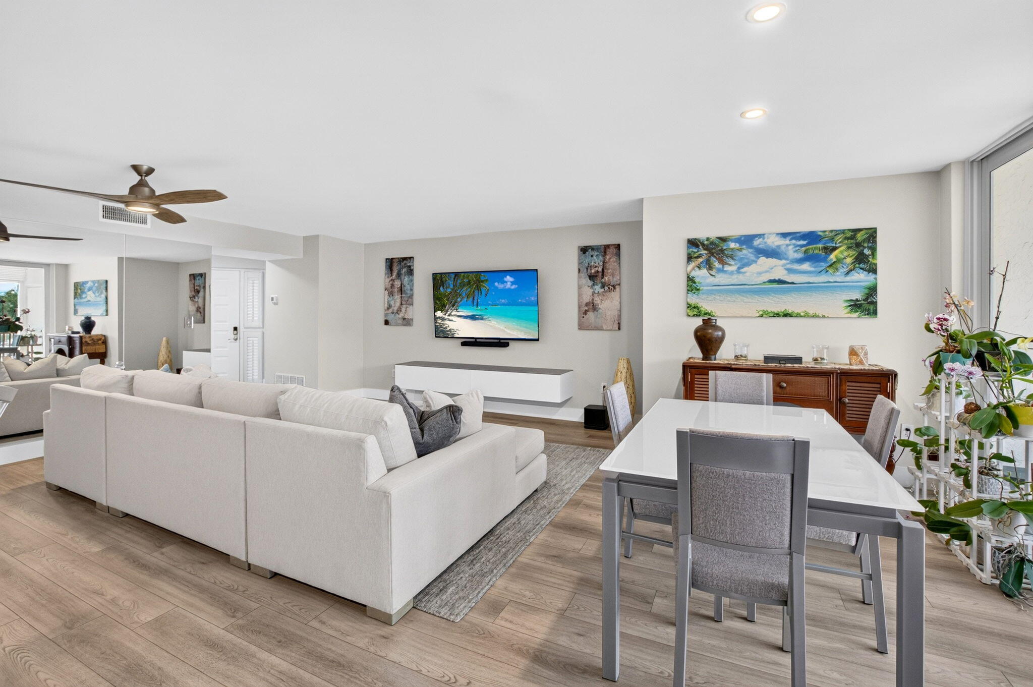 104 HALF MOON Circle D2