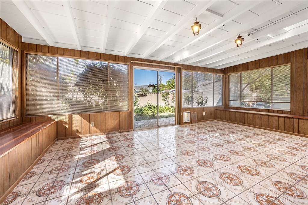 1603 E Chestnut Avenue