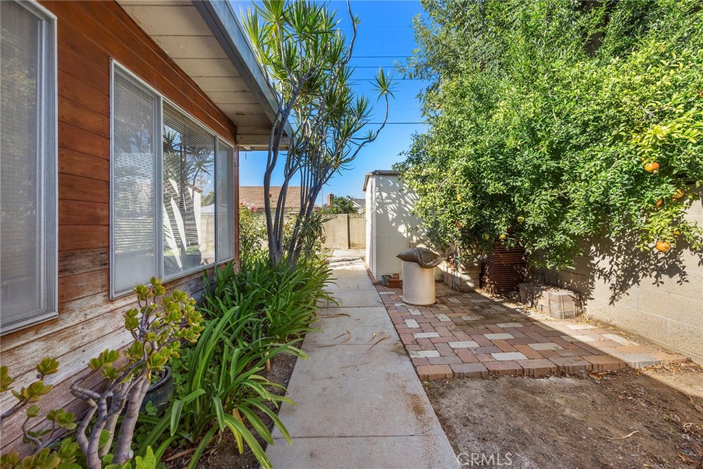 1603 E Chestnut Avenue