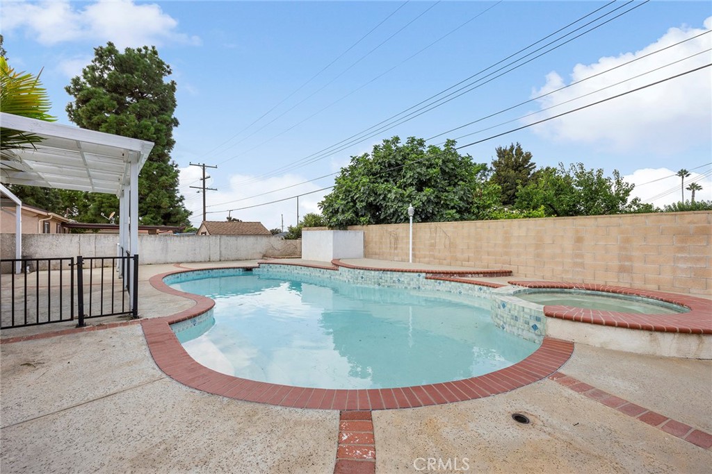 1309 E Baldwin Avenue