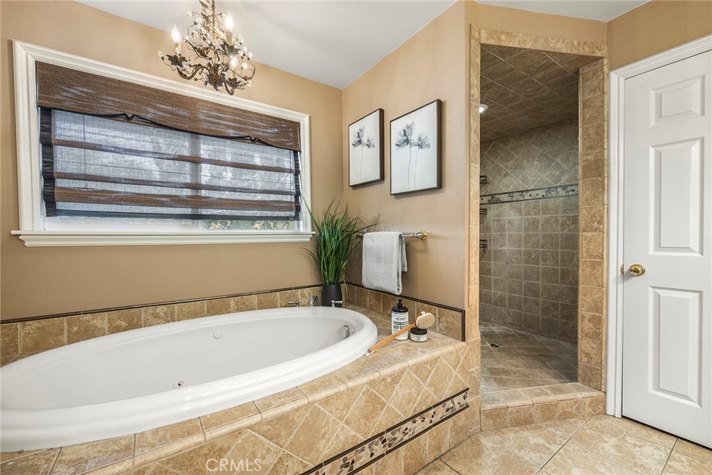 5553 Avenida Florencia
