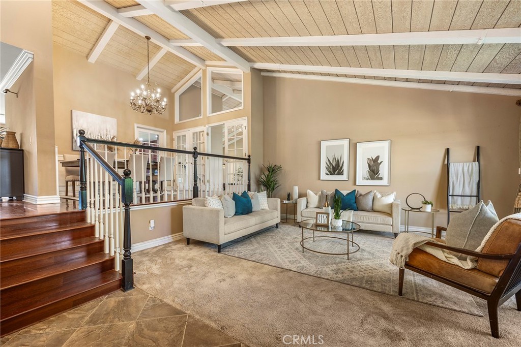 5553 Avenida Florencia