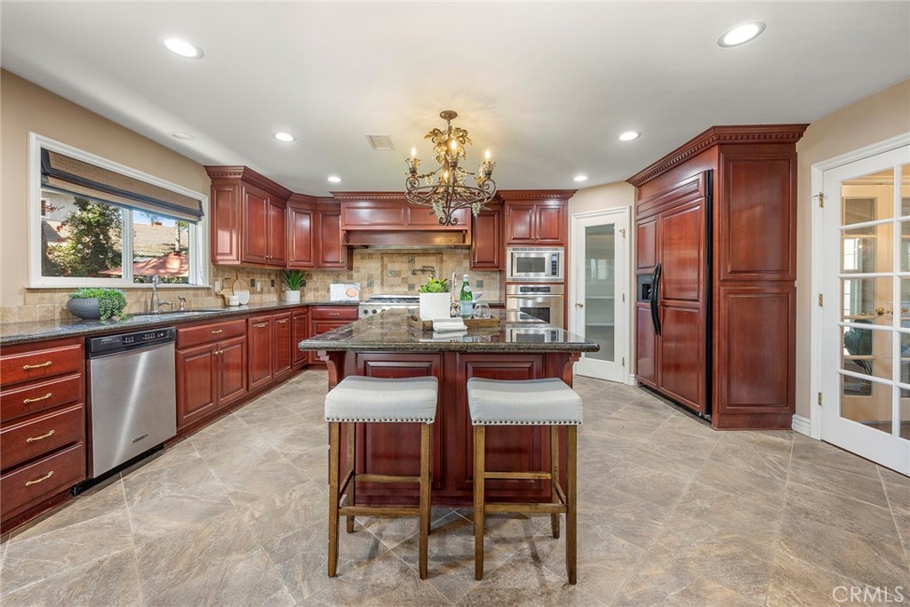 5553 Avenida Florencia