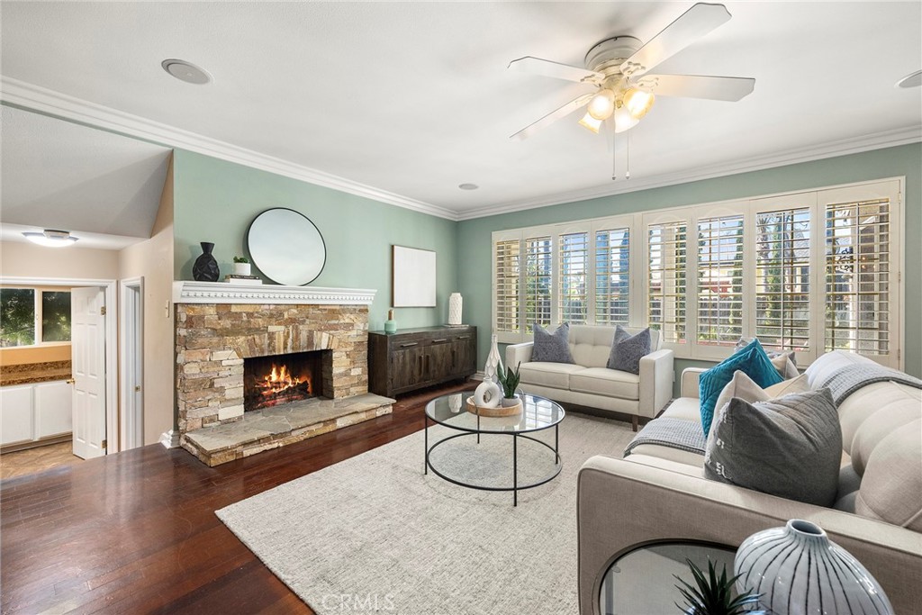 5553 Avenida Florencia