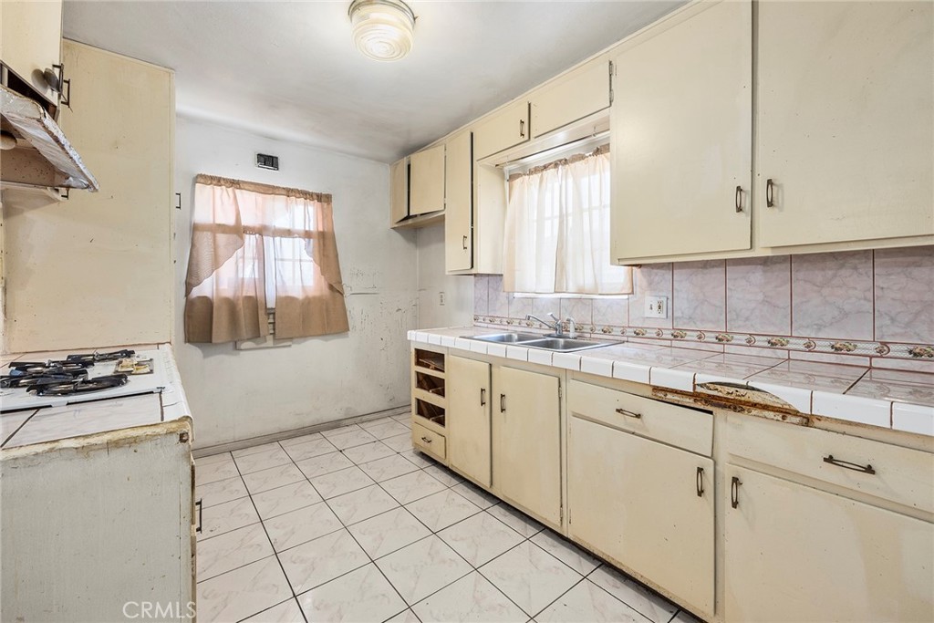 7939 Lake Knoll Drive