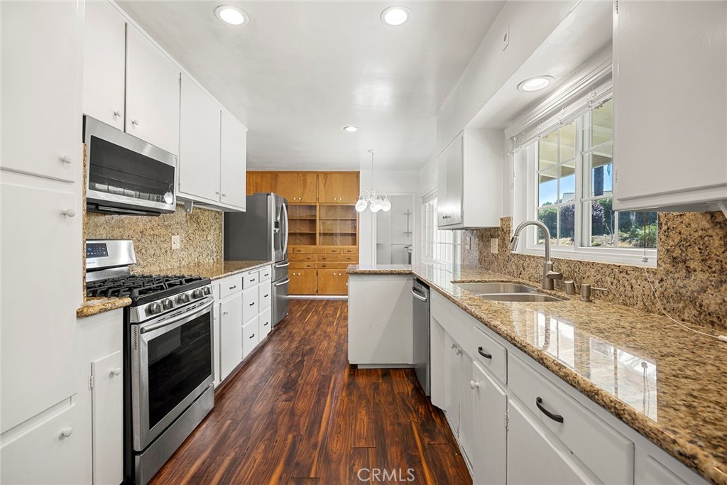 2976 Las Flores Avenue