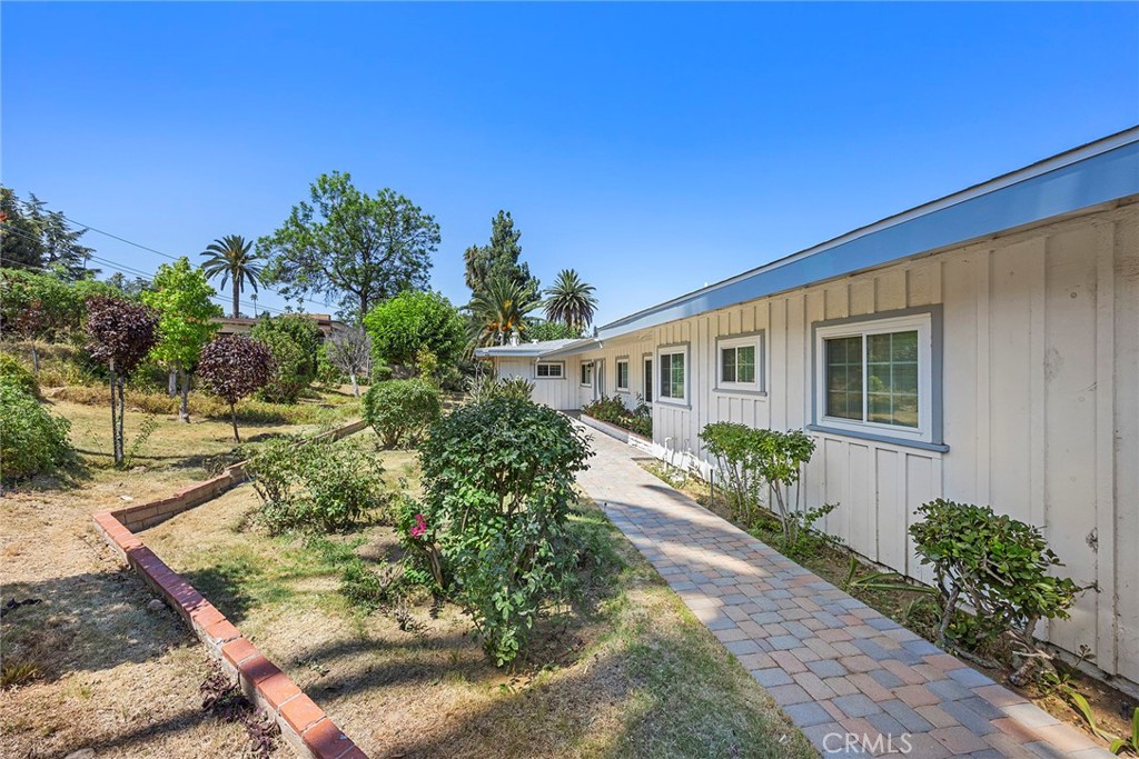 2976 Las Flores Avenue