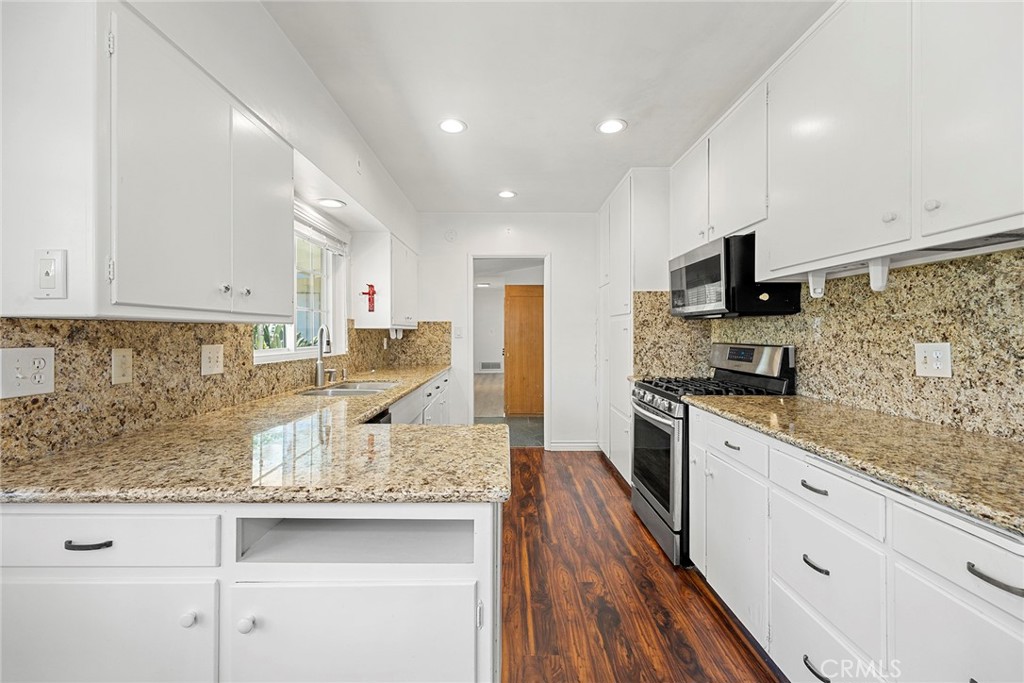 2976 Las Flores Avenue