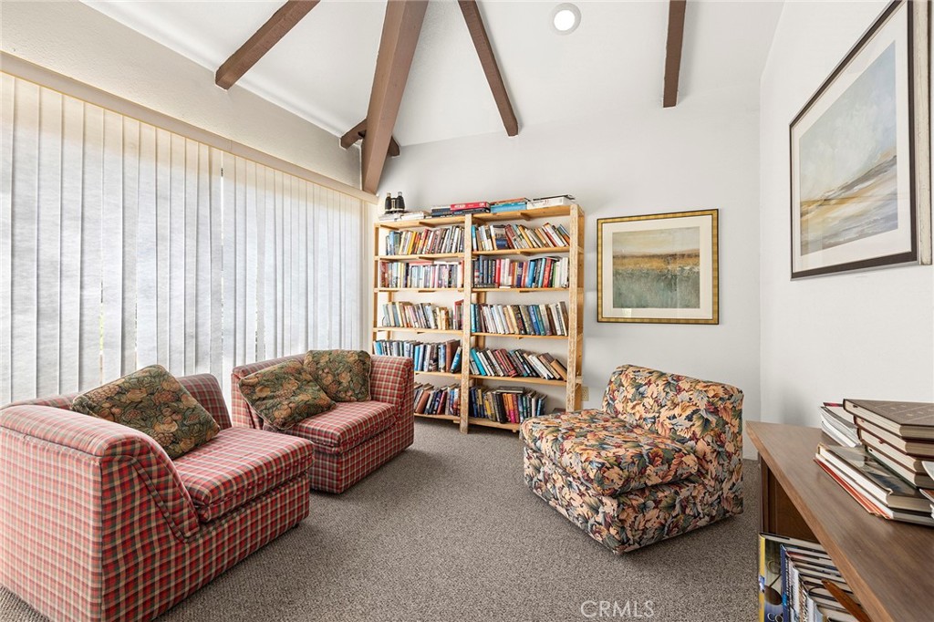 4692 Lakeview Avenue 8