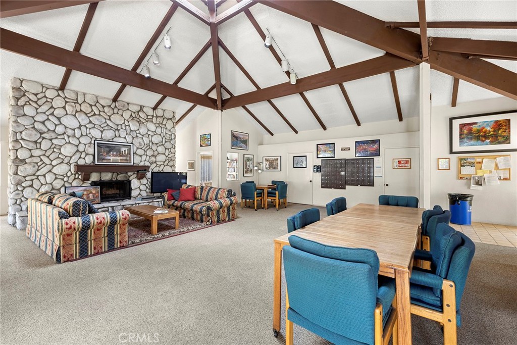 4692 Lakeview Avenue 8