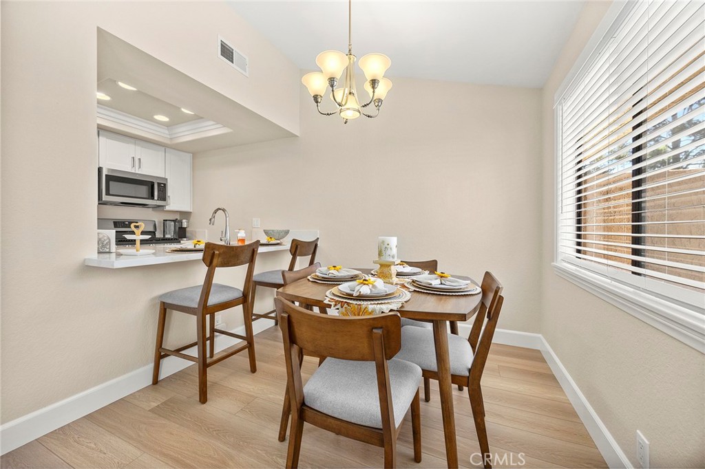 4692 Lakeview Avenue 8