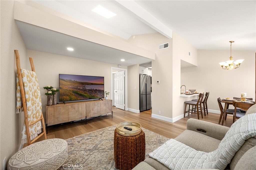 4692 Lakeview Avenue 8