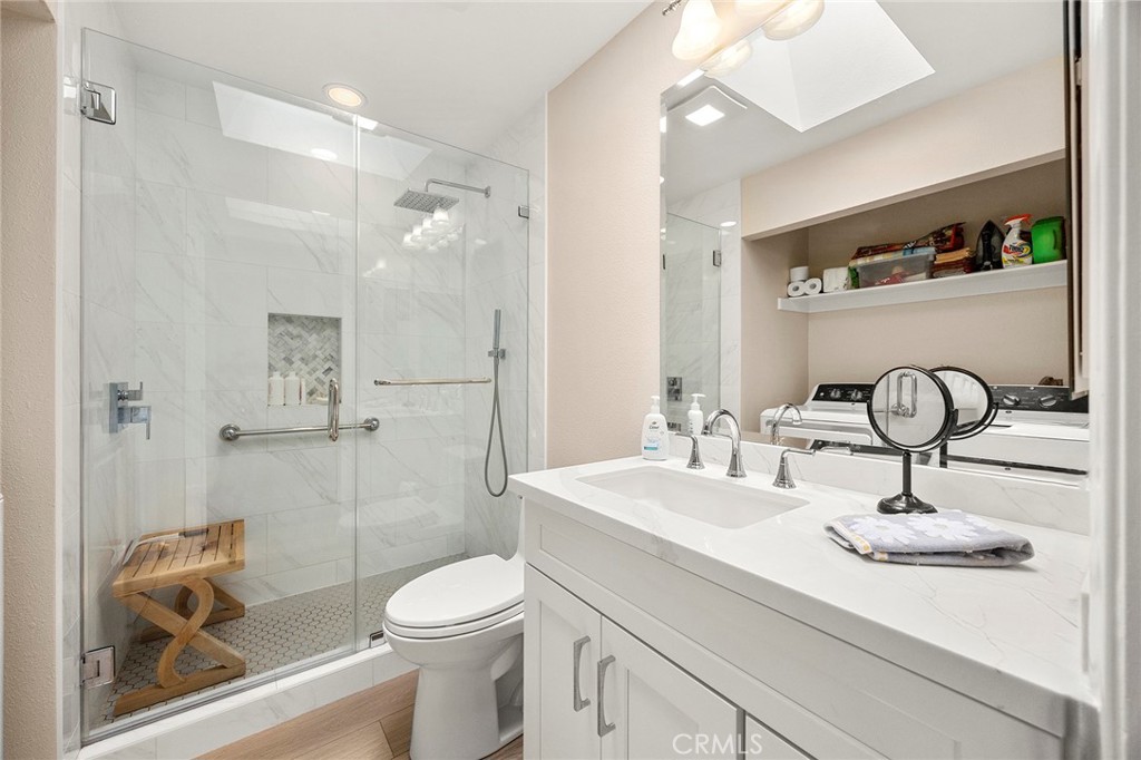 4692 Lakeview Avenue 8