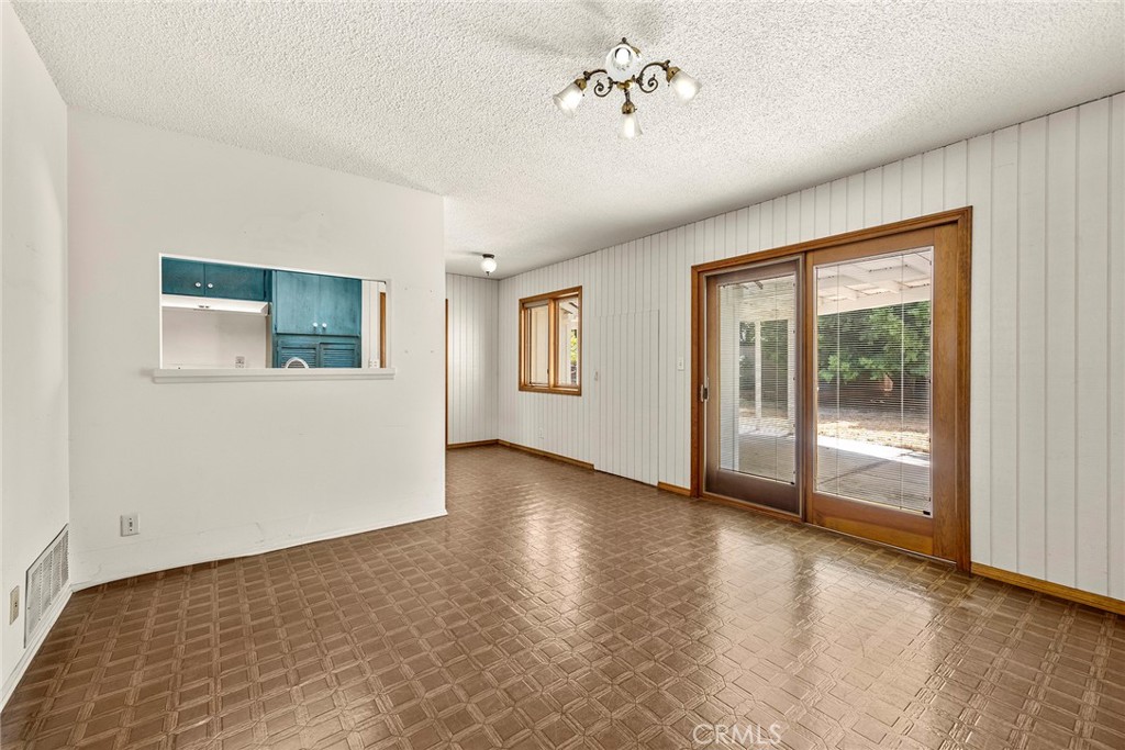 3948 E Lynnwood Avenue