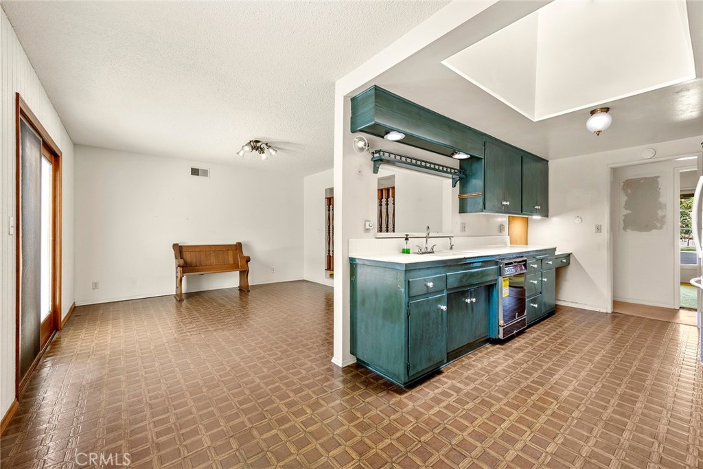 3948 E Lynnwood Avenue