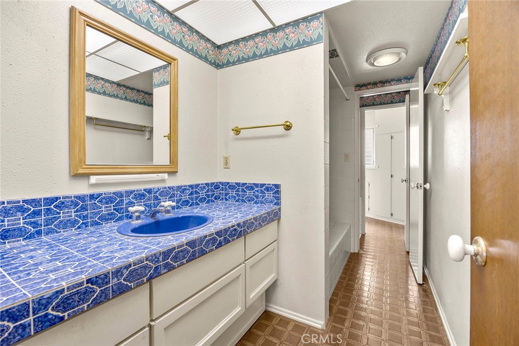 3948 E Lynnwood Avenue