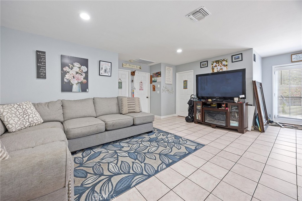 5017 W 118th Place