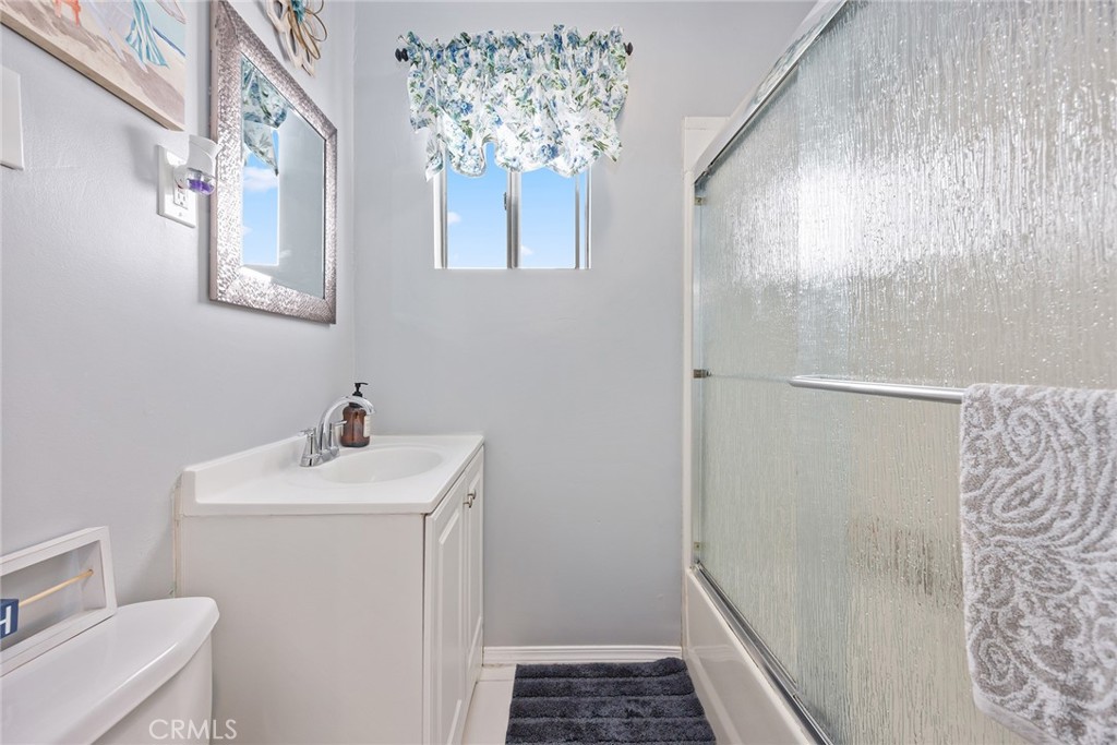 5017 W 118th Place