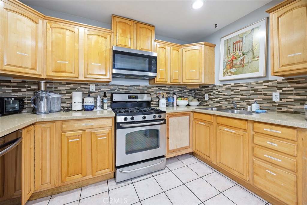 5017 W 118th Place