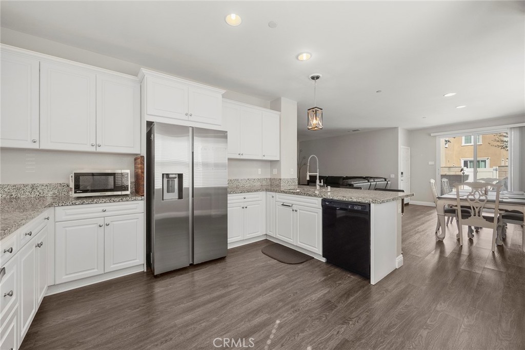 5061 S Centennial