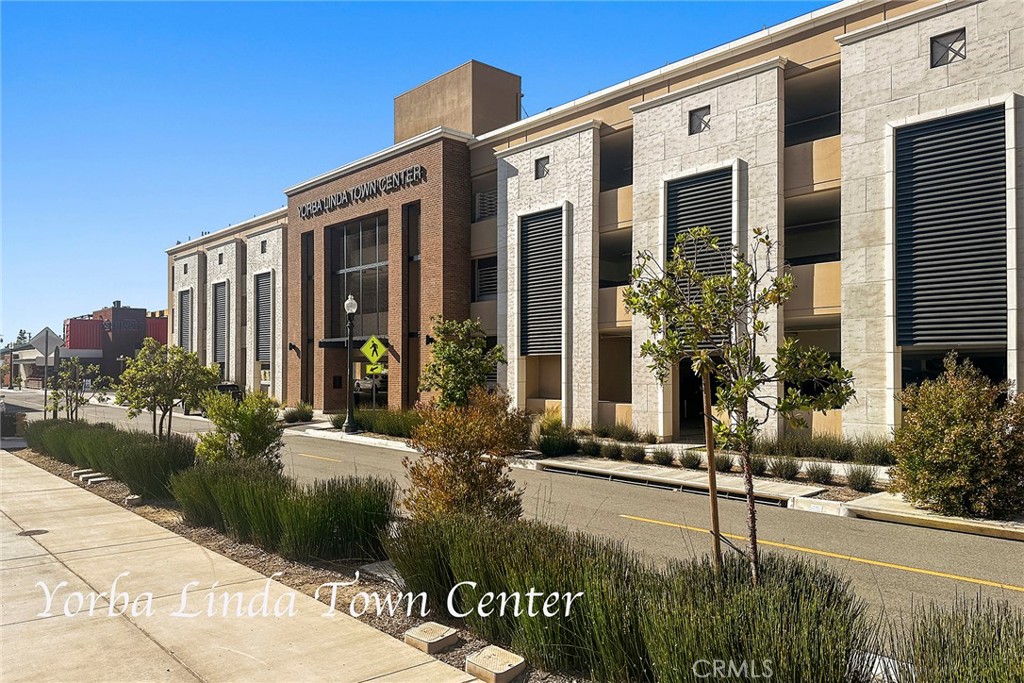 4678 Lakeview 1