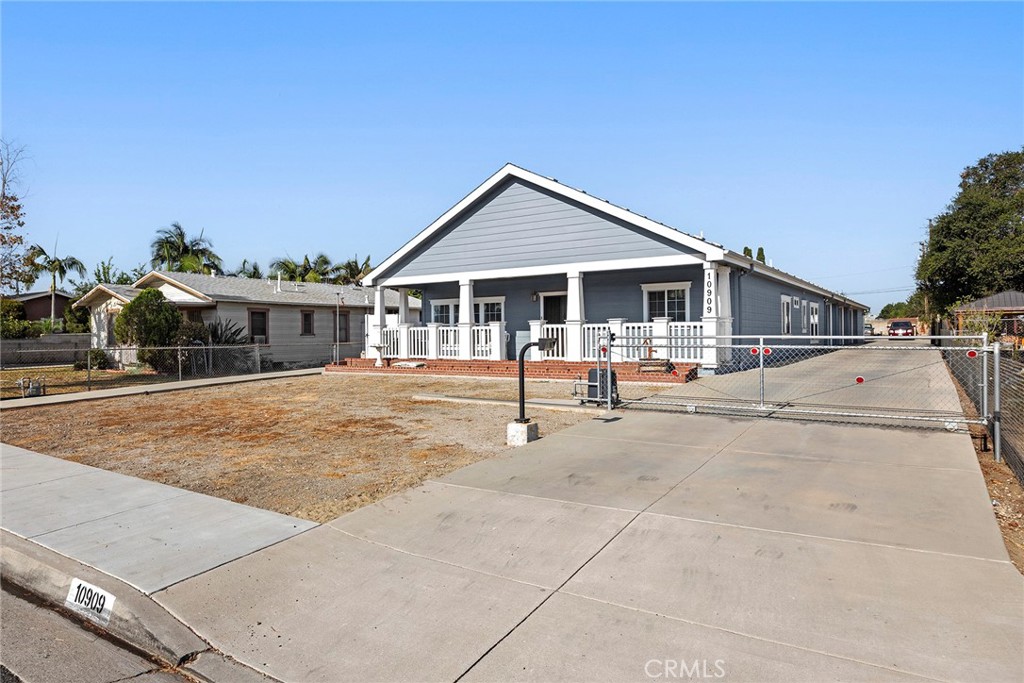10909 Leland Ave