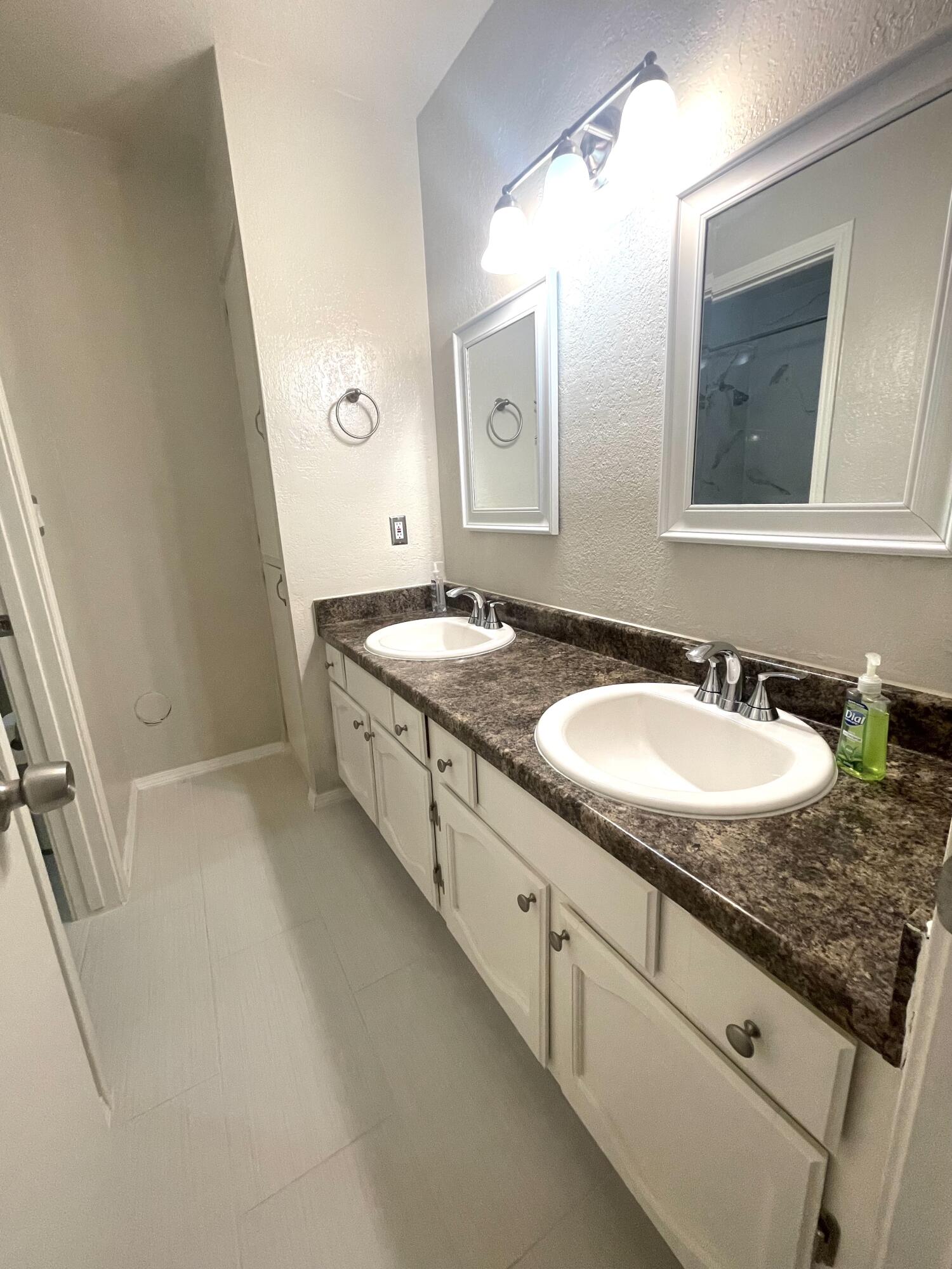 417 IRONDALE Drive, I