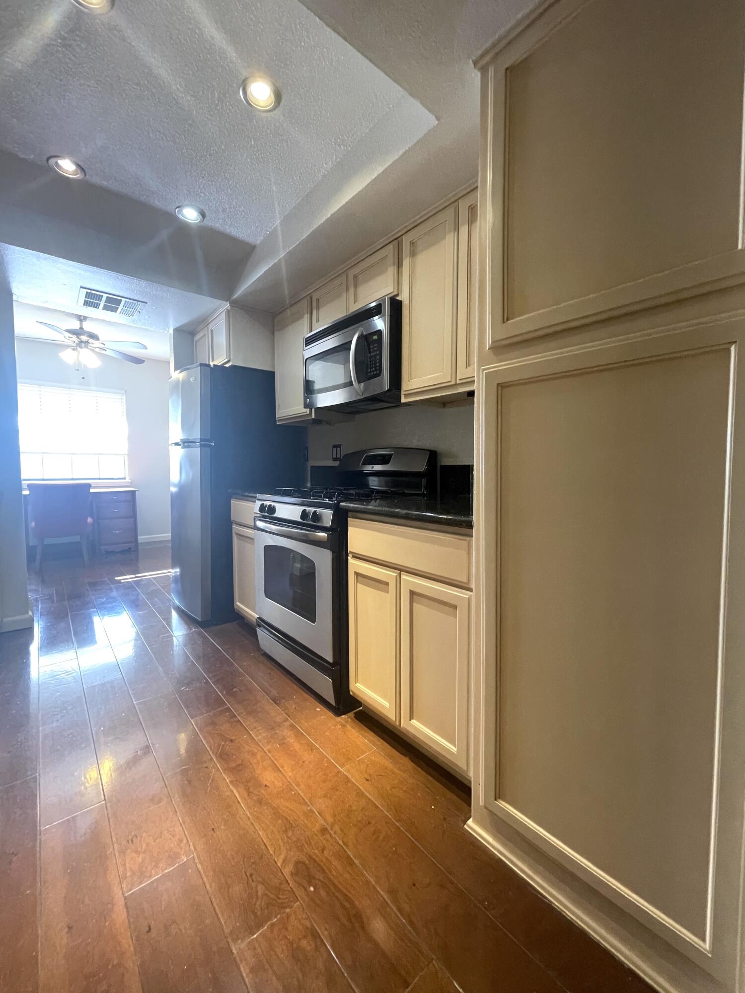 417 IRONDALE Drive, I