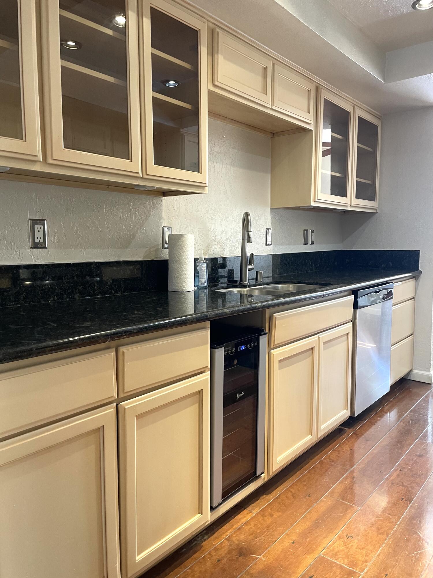 417 IRONDALE Drive, I