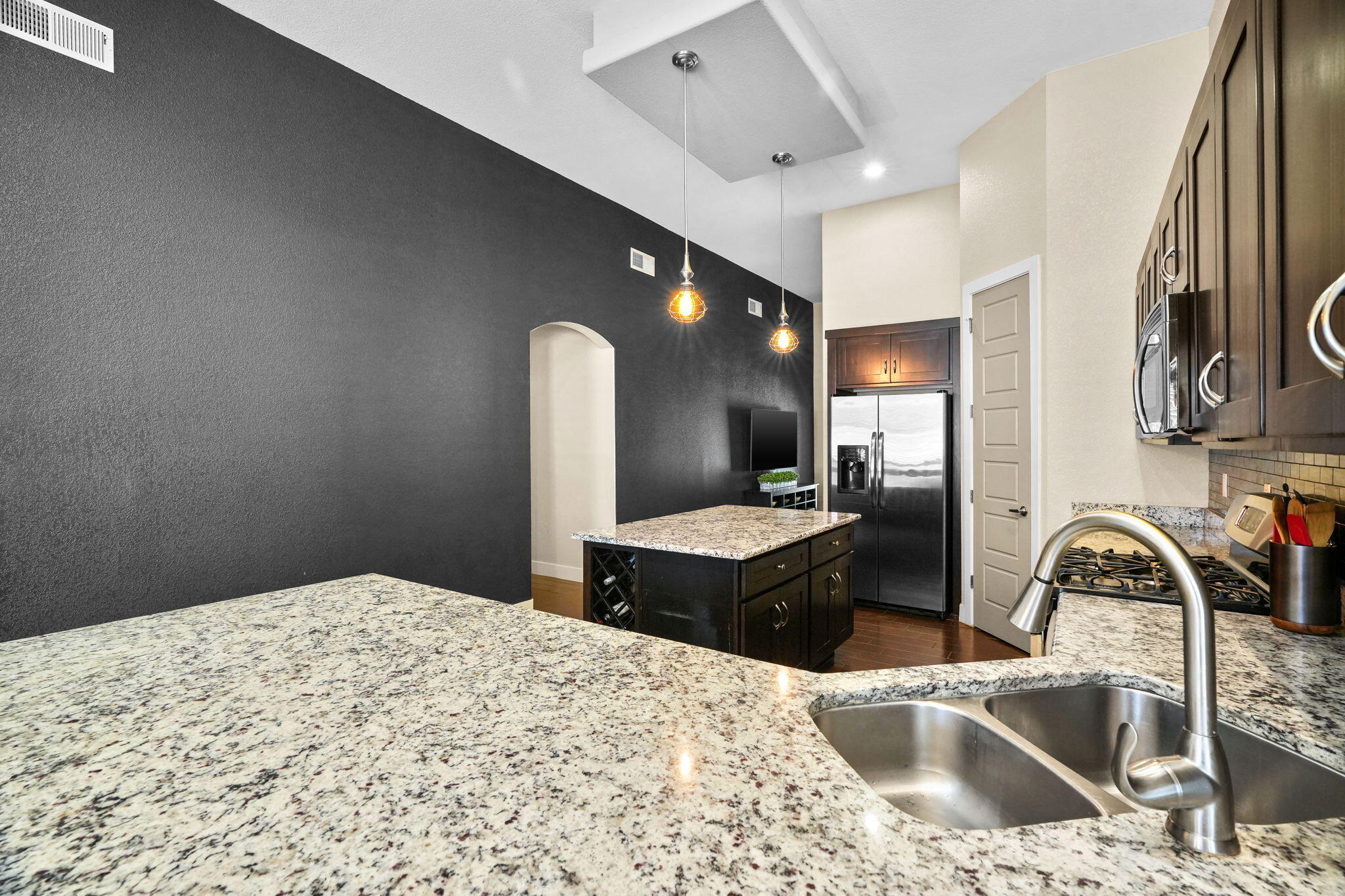 3183 AMISTOSO Street