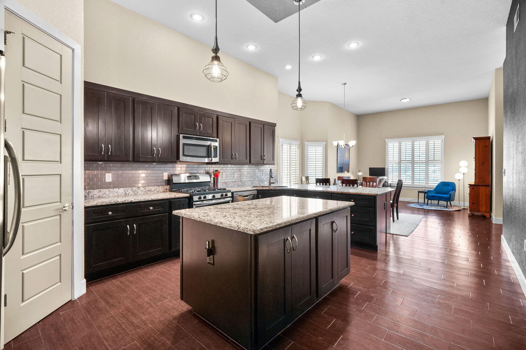 3183 AMISTOSO Street