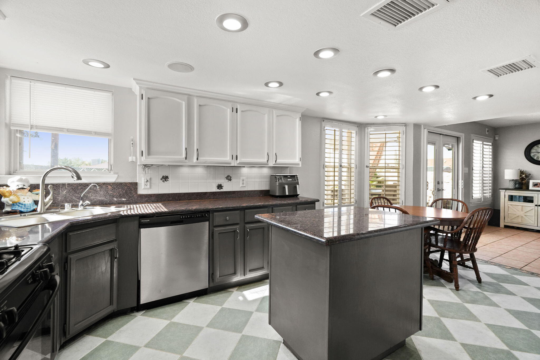 7812 Plaza Blanca Street