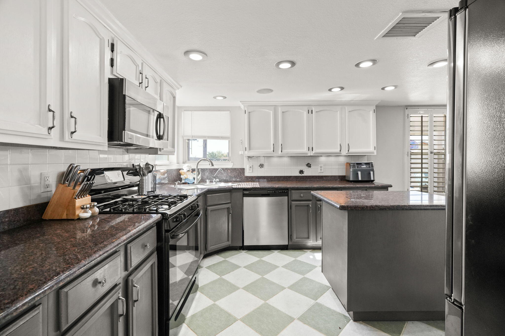 7812 Plaza Blanca Street