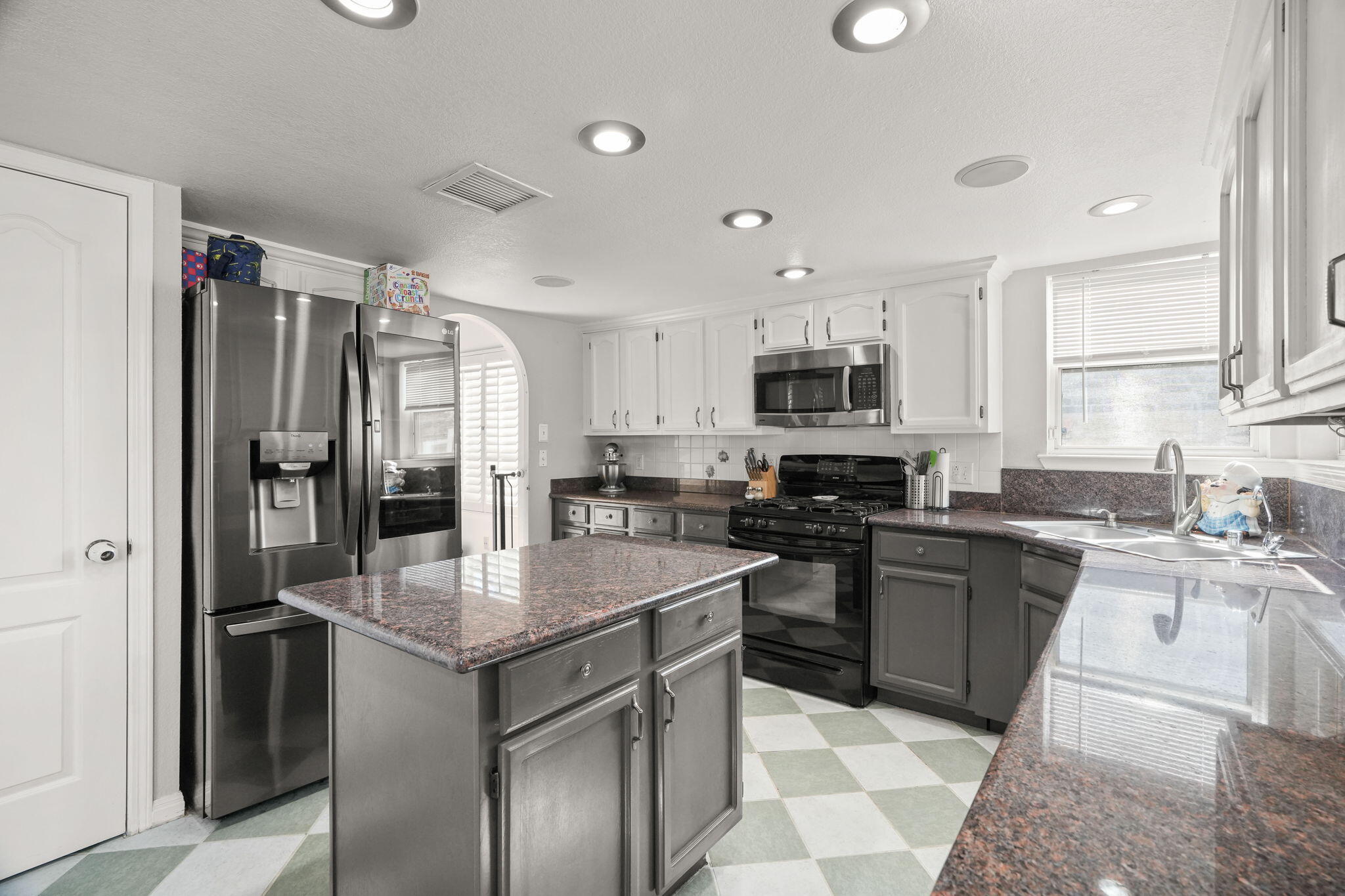 7812 Plaza Blanca Street