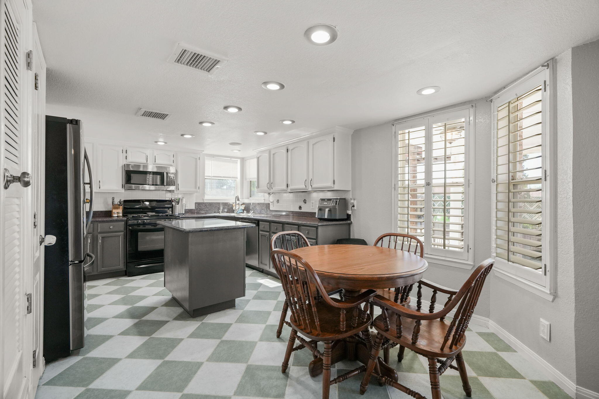 7812 Plaza Blanca Street