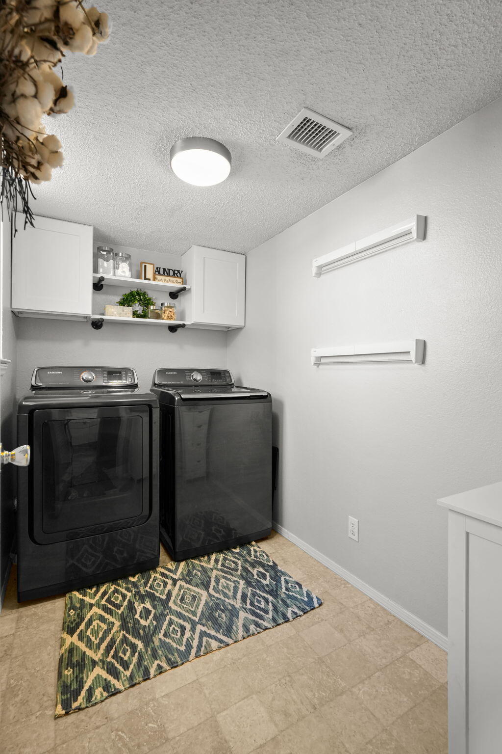 7812 Plaza Blanca Street