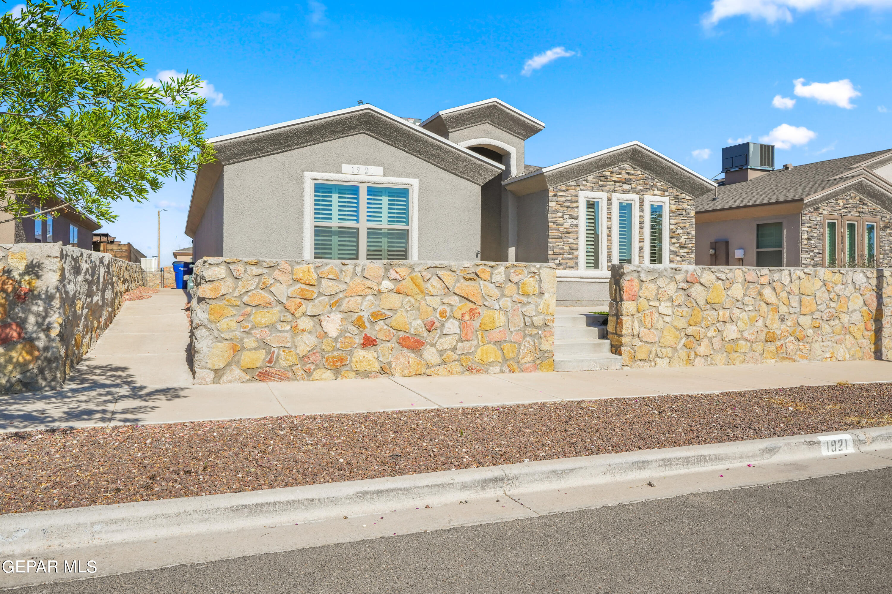 1921 Tim Foster Street