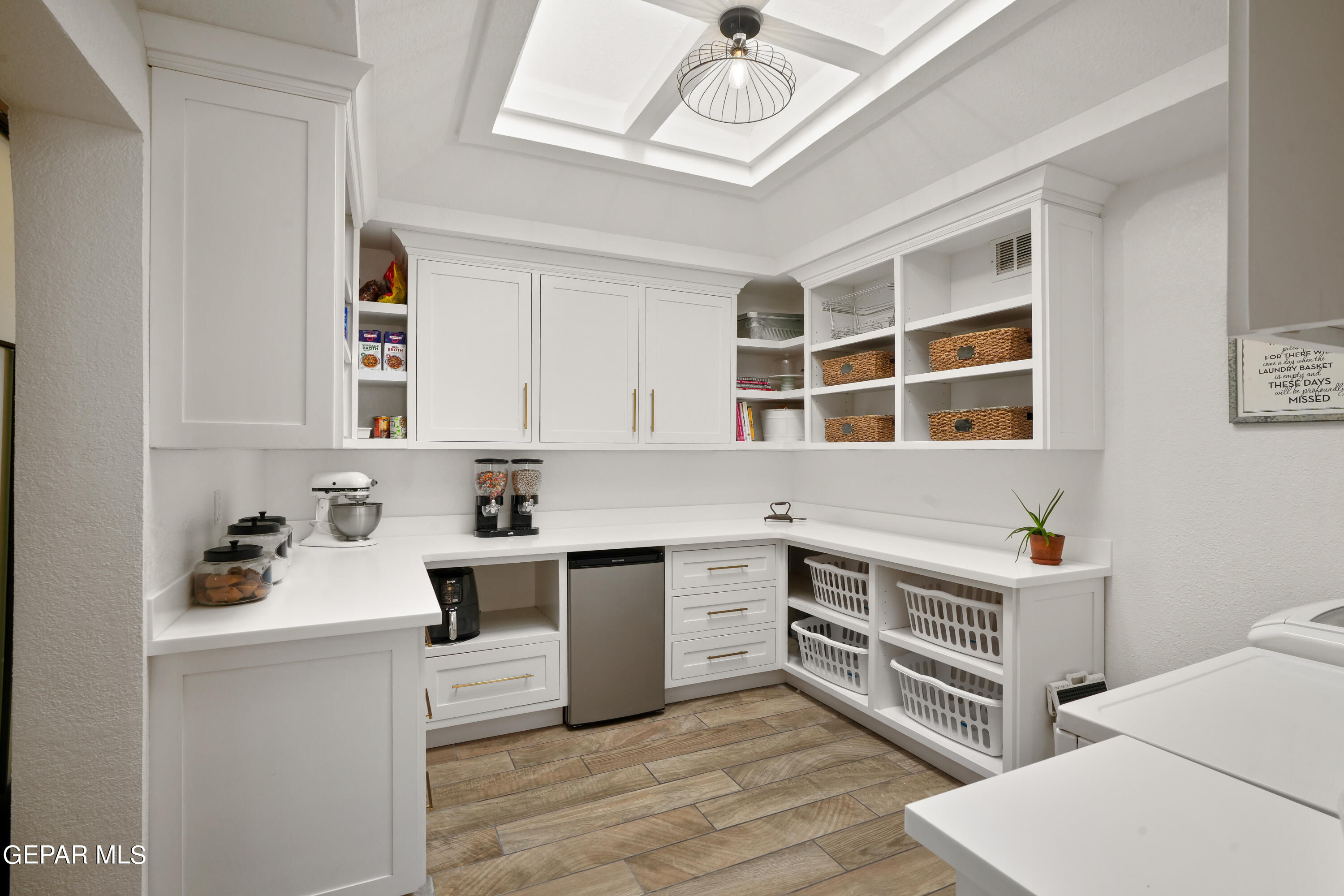 6537 WIND RIDGE Drive