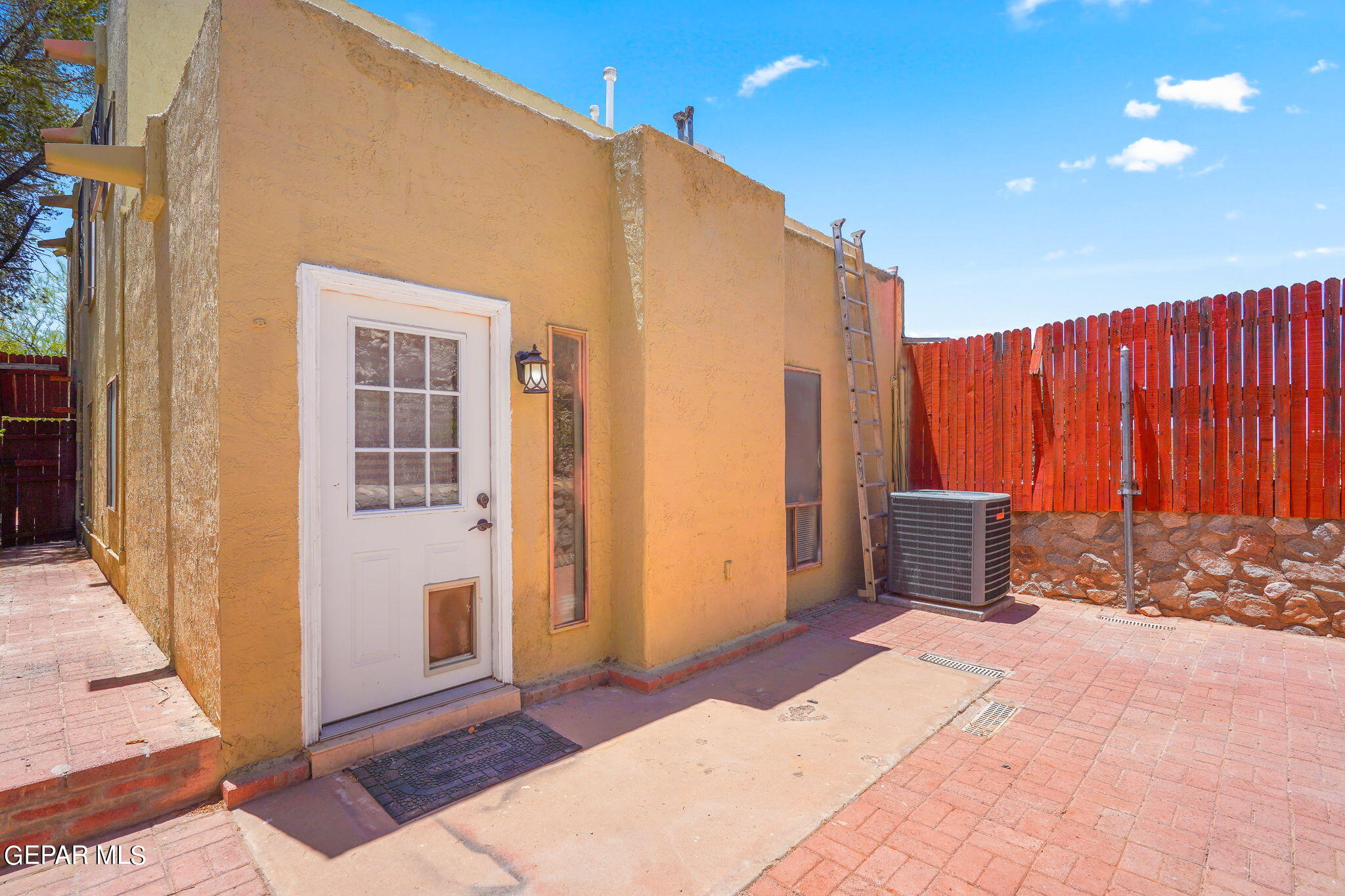 411 IRONDALE Drive, B