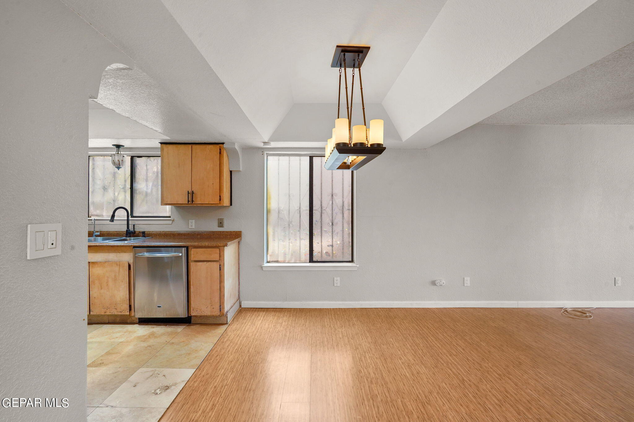 411 IRONDALE Drive, B