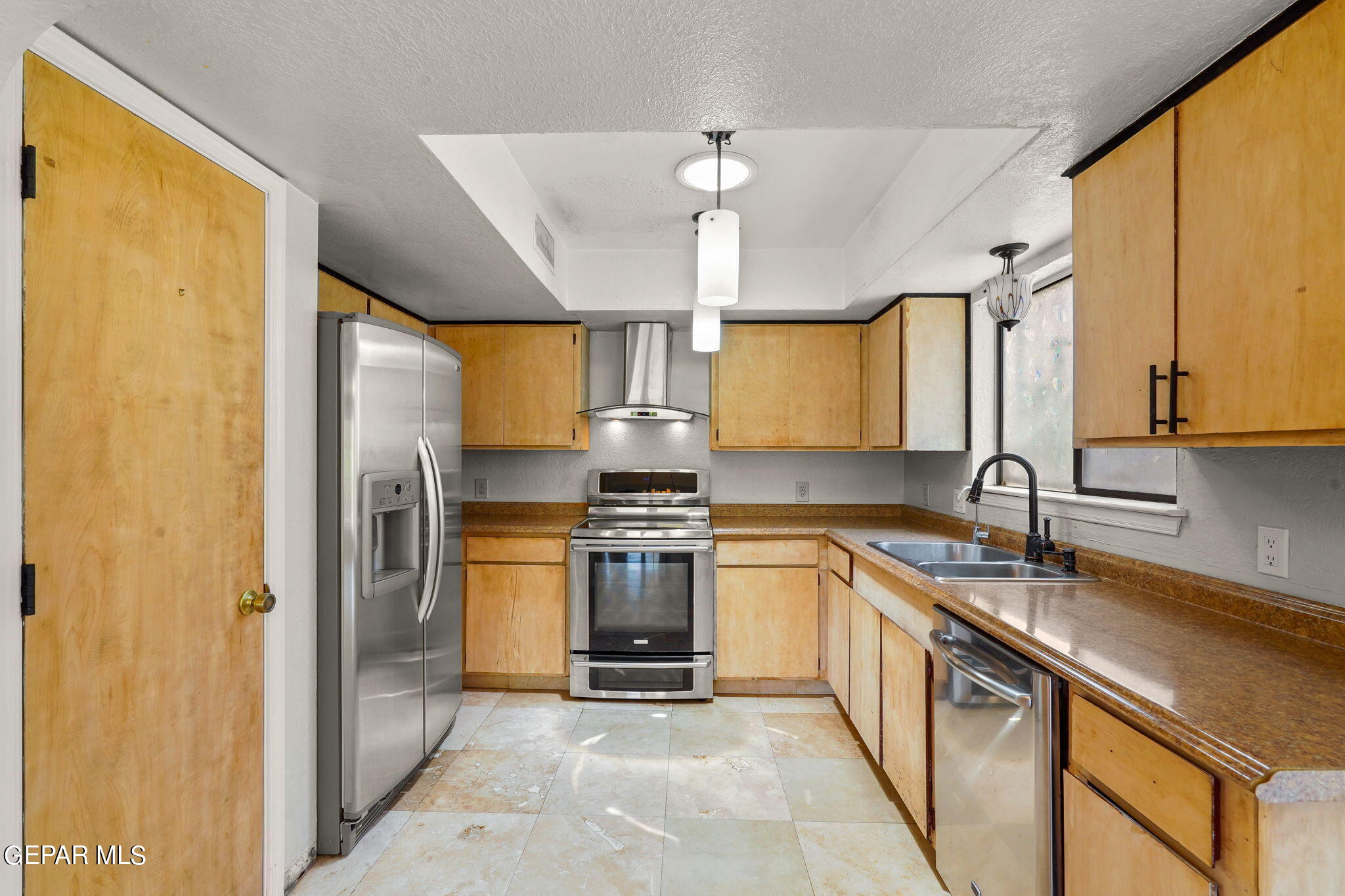 411 IRONDALE Drive, B