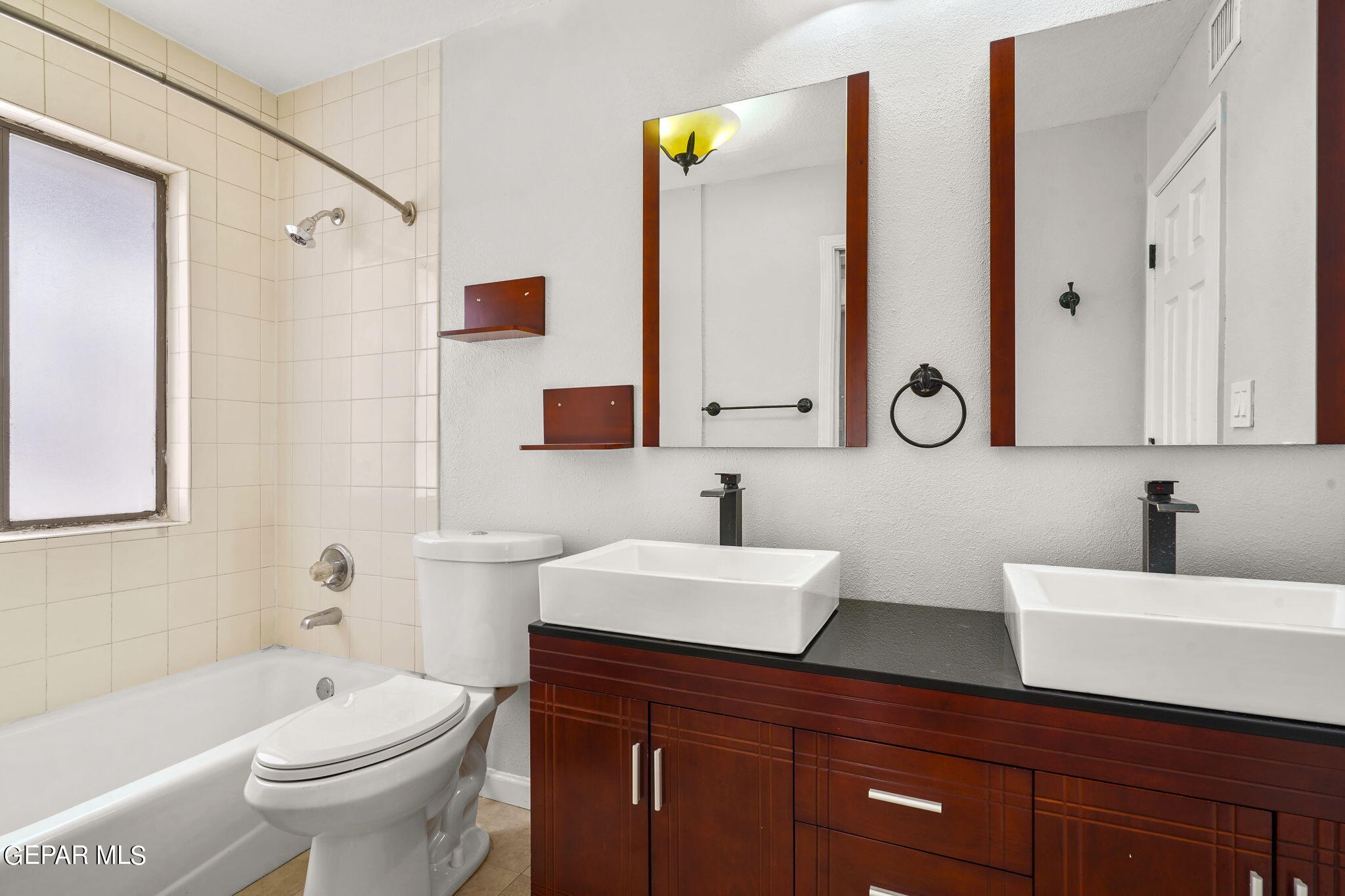 411 IRONDALE Drive, B