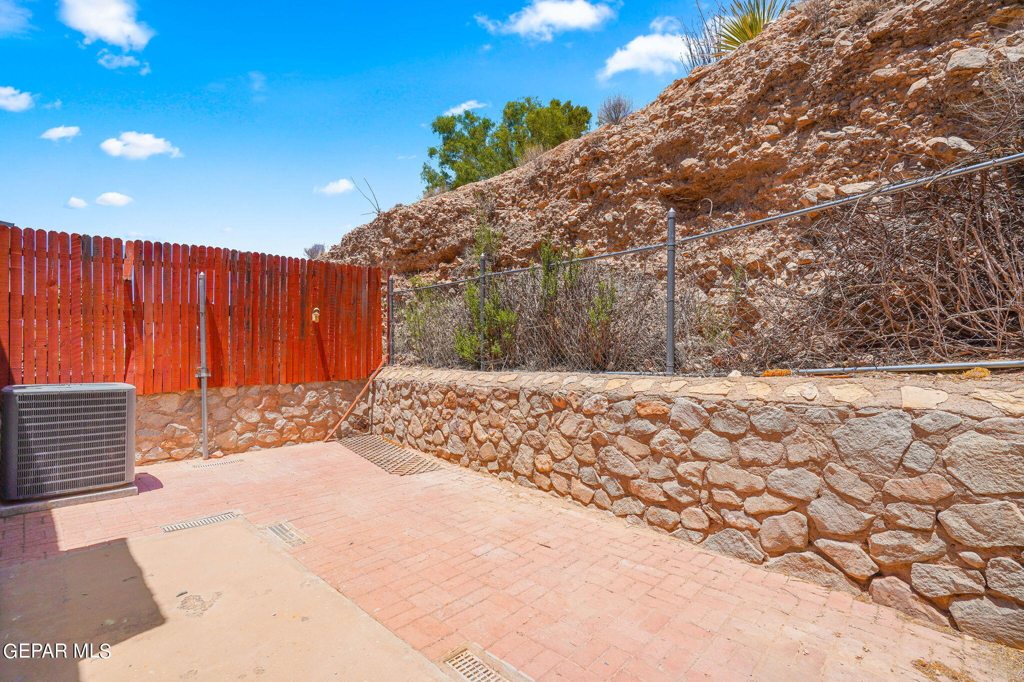 411 IRONDALE Drive, B