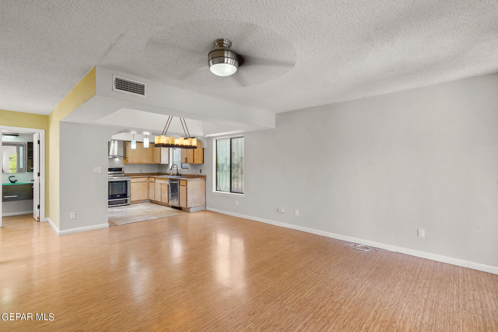 411 IRONDALE Drive, B