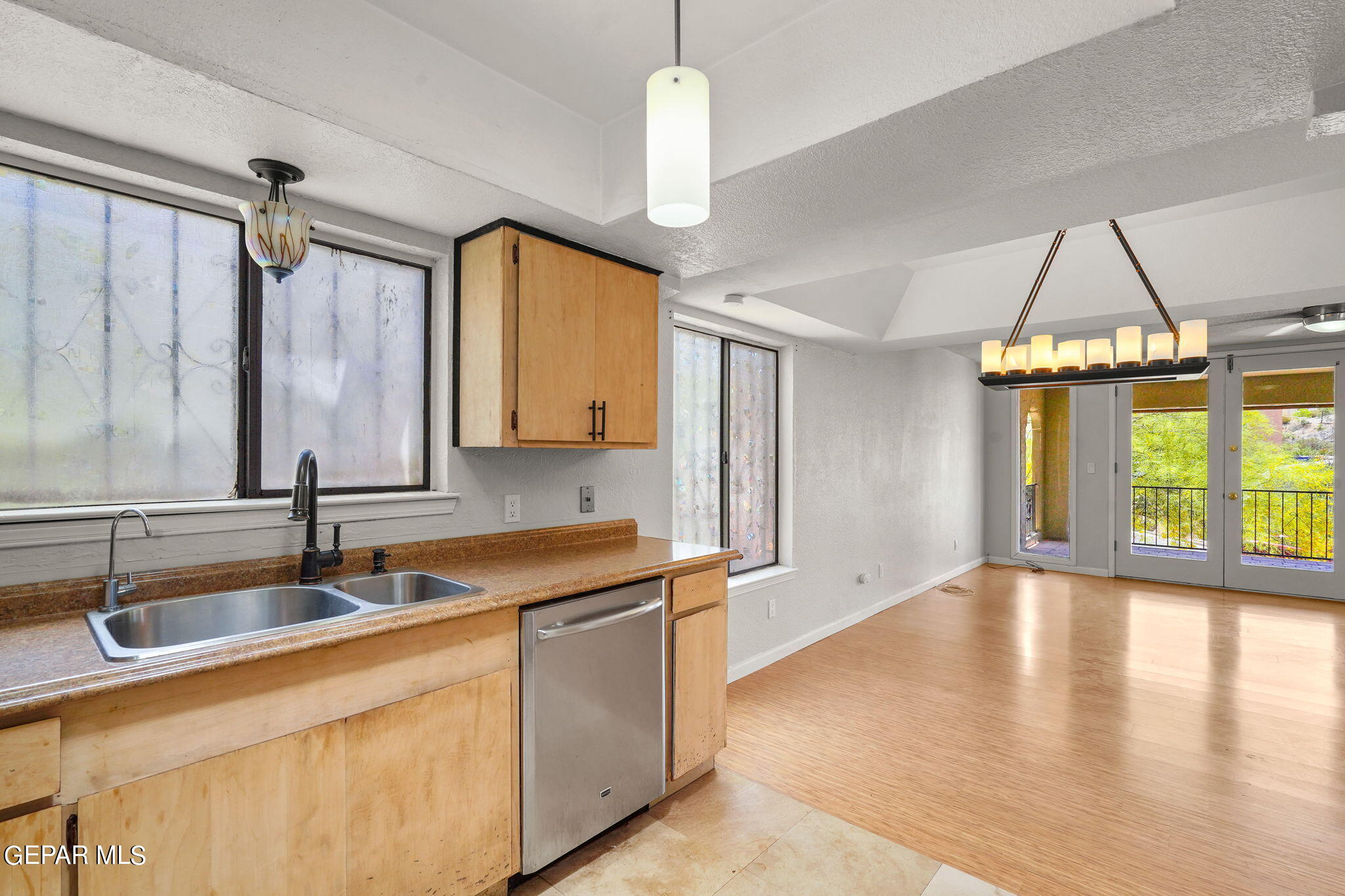 411 IRONDALE Drive, B